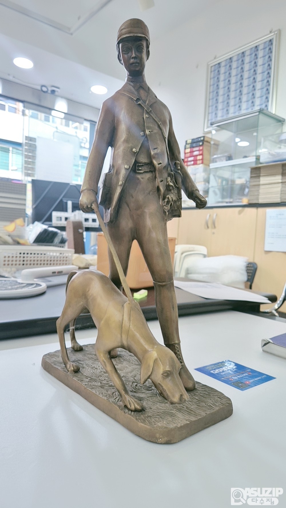 브론즈: 동제품 그레이하운드 와 영국신사