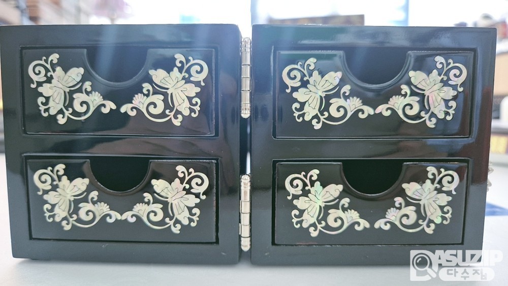 명인 작품: 자개 보석함. A급