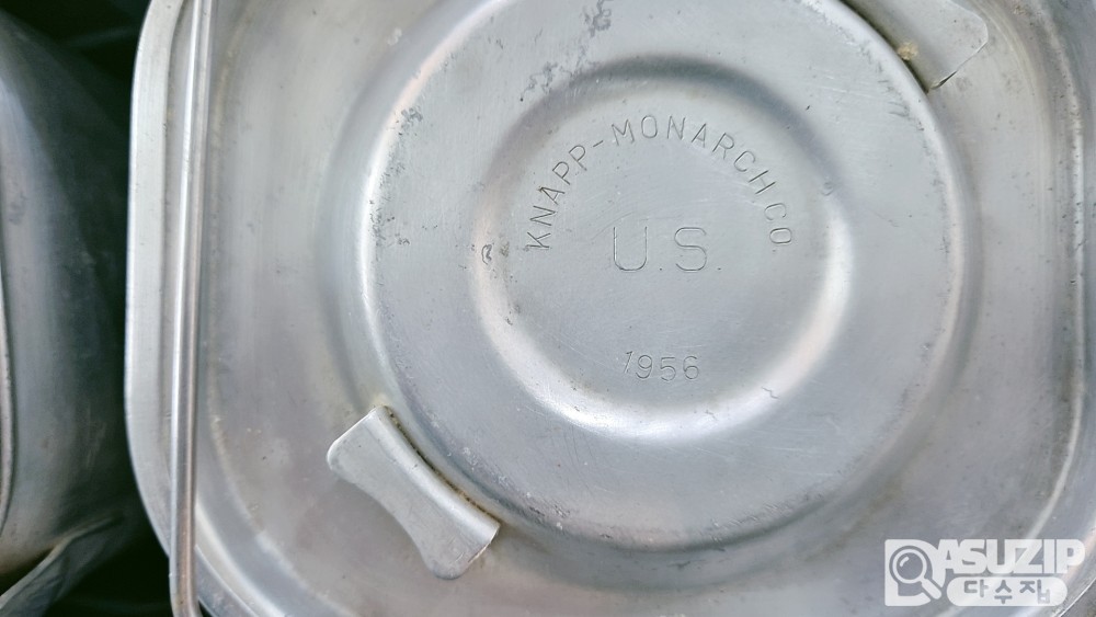 1950년대 생산되고 월남전에서 사용된 미군의 푸드컨테이너 (상태 A급)