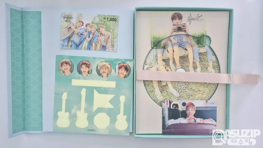 아이즈(IZ)의 첫 번째 미니 앨범인 'All You Want' - 싸인본