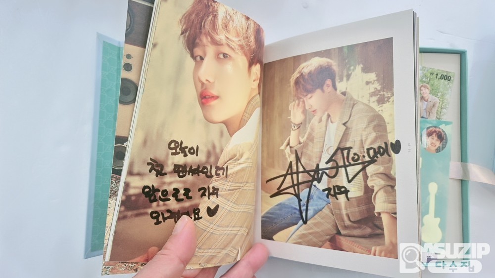 아이즈(IZ)의 첫 번째 미니 앨범인 'All You Want' - 싸인본