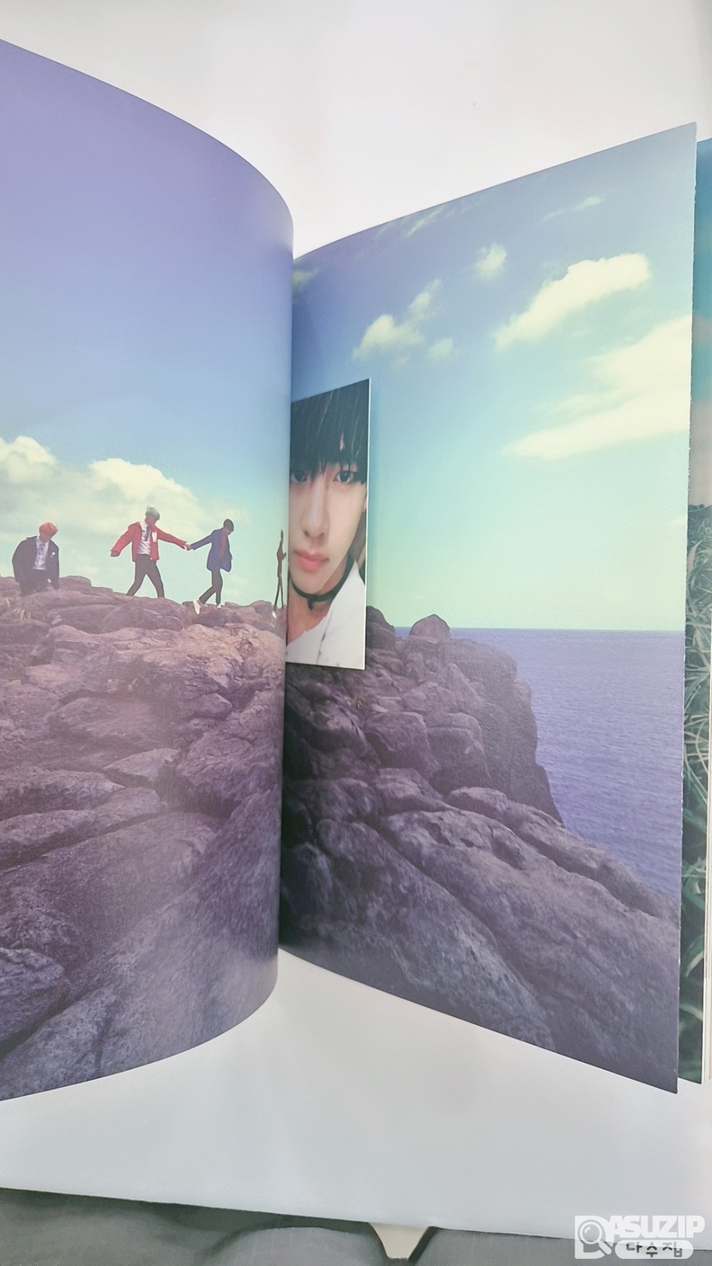 방탄소년단의 네 번째 미니 앨범인 《화양연화 pt.2》 포토카드