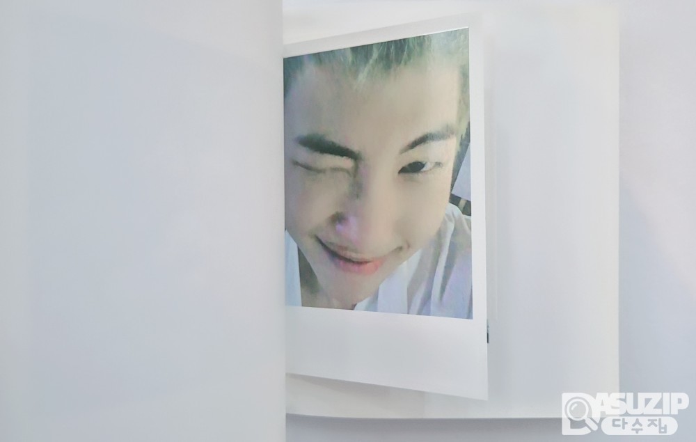 방탄소년단의 두 번째 정규 앨범인 'WINGS'