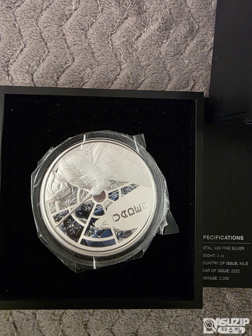 뉴질랜드 조폐국(New Zealand Mint)에서 발행한 스타워즈 다스 베이더 3온스 은화(2022년형)