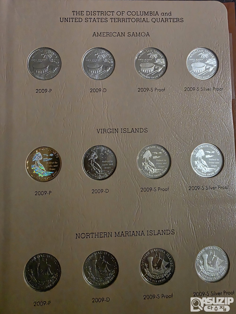 2009년 발행된 '워싱턴 쿼터 D.C. 및 미국령 영토 프로그램(District of Columbia and U.S. Territories Quarters)' 시리즈입니다. 이 시리즈는 50개 주 쿼터 발행 이후 1년 동안만 한시적으로 발행된 특별 세트